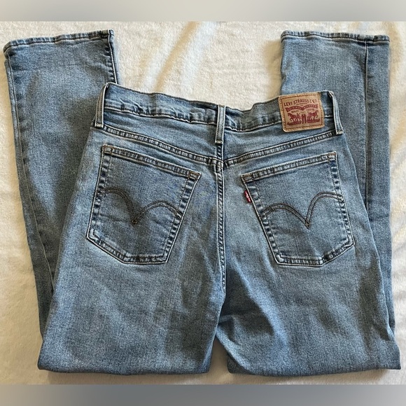 Levi’s wedgie straight crop women Sz 30 distressed highrise lightwash denim jean - Picture 10 of 11